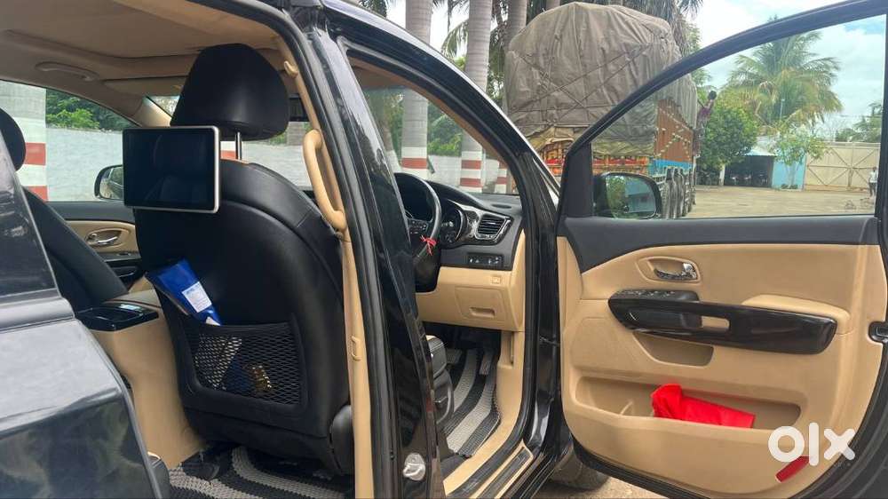 Kia Carnival 7 Seater Limousine