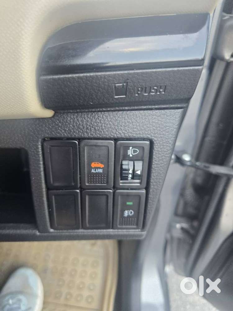 Maruti Suzuki Wagon R 1.0 Vxi Amt, 2017, Petrol