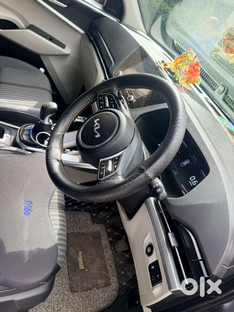 Kia Carens Petrol -   2022  22,354 Km  Single Owner