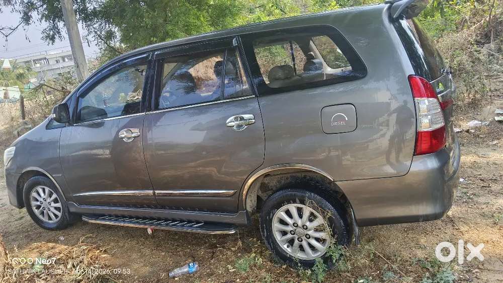 Toyota Innova 2013 Diesel Well Maintained Showroom Track