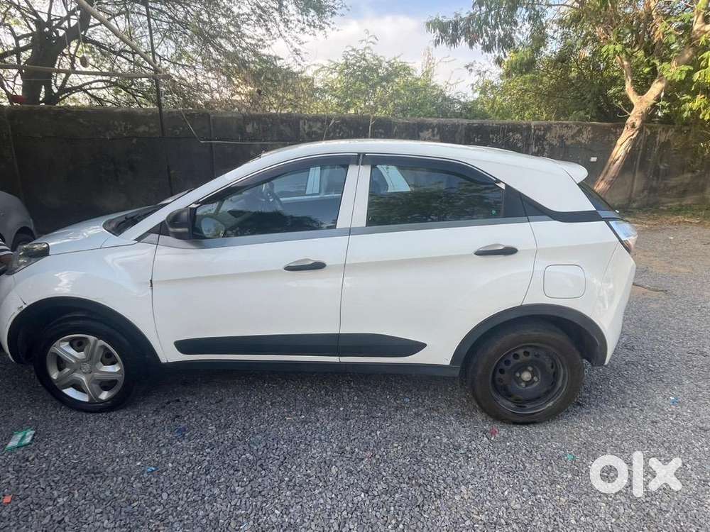 Tata Nexon Xm Petrol  First Owner  Excellent Condition
