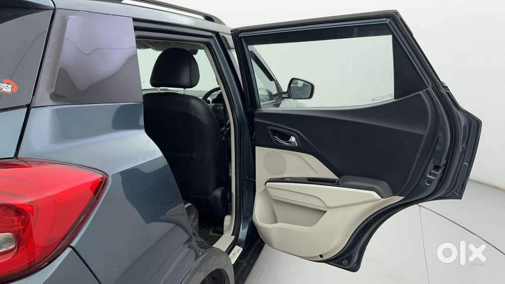 Mahindra Xuv300 W8, 2022, Petrol