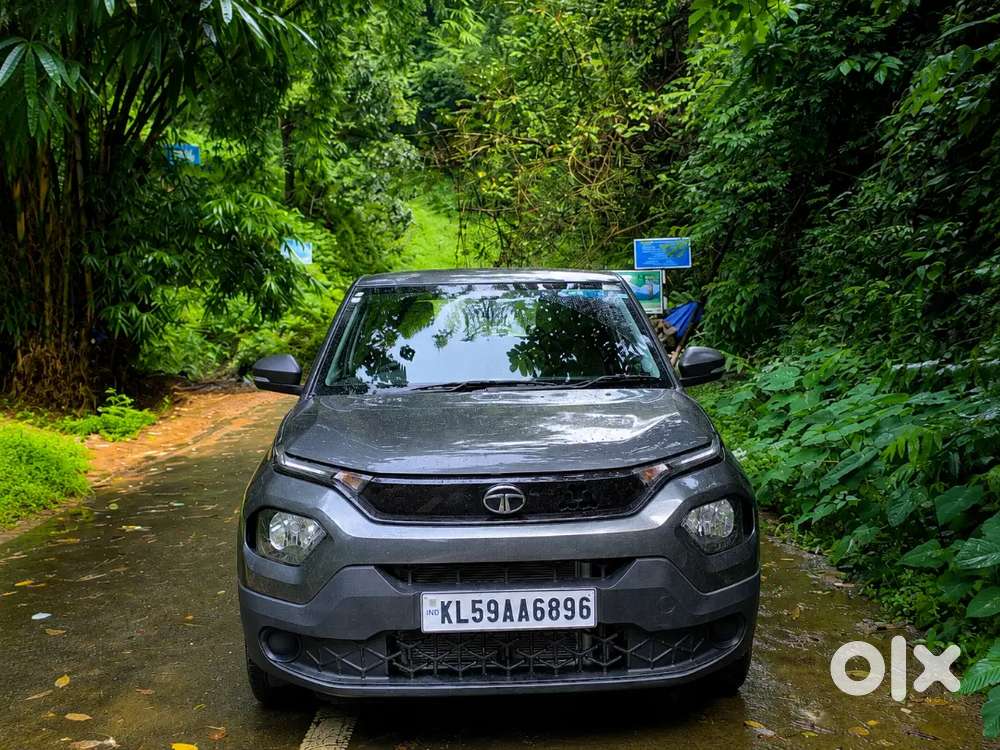 Tata Punch Pure (aug 2024)  5.8k Kms  Touchscreen & Jbl  Centre Loc