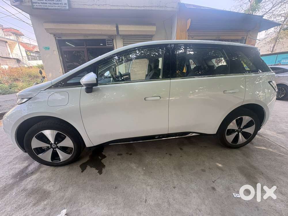 Mg Windsor Ev 2024 Electric 20000 Km Driven