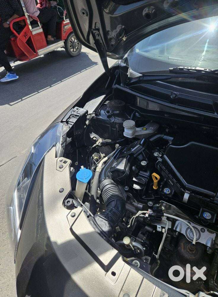 Maruti Suzuki Swift 1.2 Vxi (o), 2024, Petrol