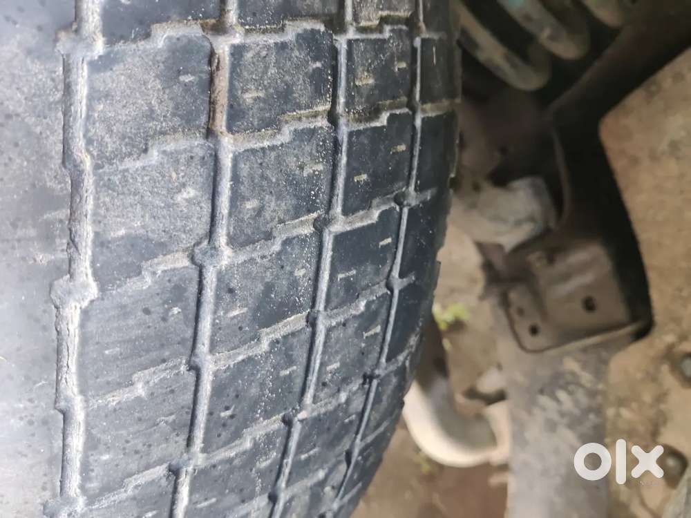 Mahindra Tuv 300 2018 Diesel 102000 Km Driven