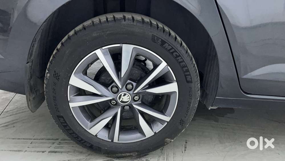 Skoda Slavia Style 1.0l Tsi Mt, 2022, Petrol