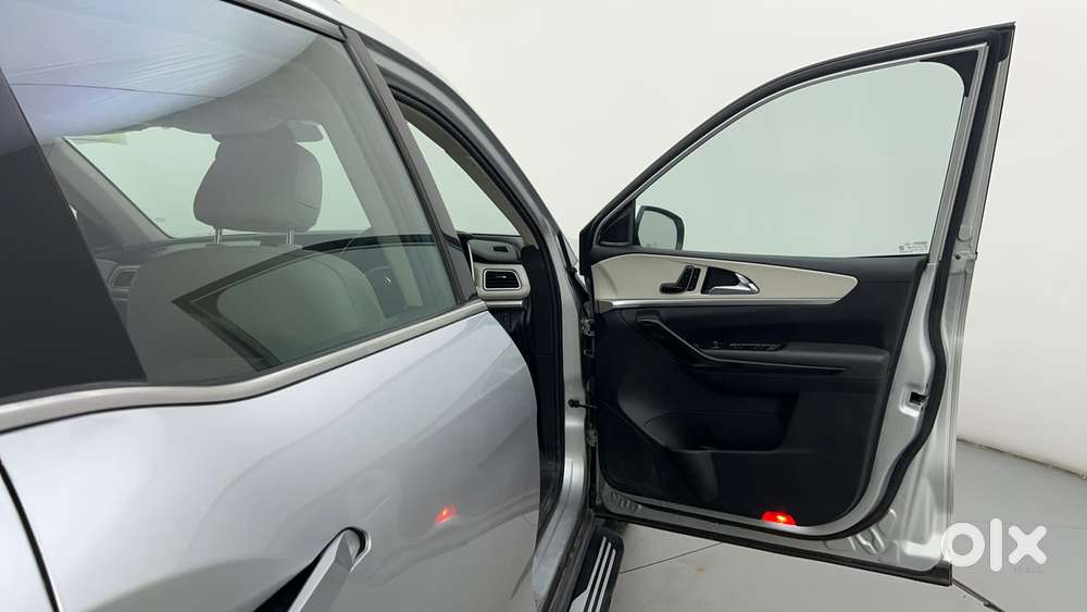 Mahindra Xuv700 2.0 Ax 7 Petrol At Luxury Pack Str, 2023, Petrol