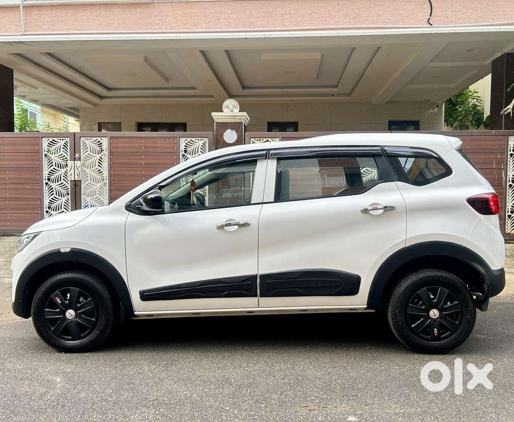 Renault Triber 1.0 Rxe, 2023, Petrol