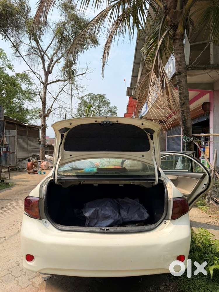 Toyota Corolla Altis 2010 Petrol Manual Car