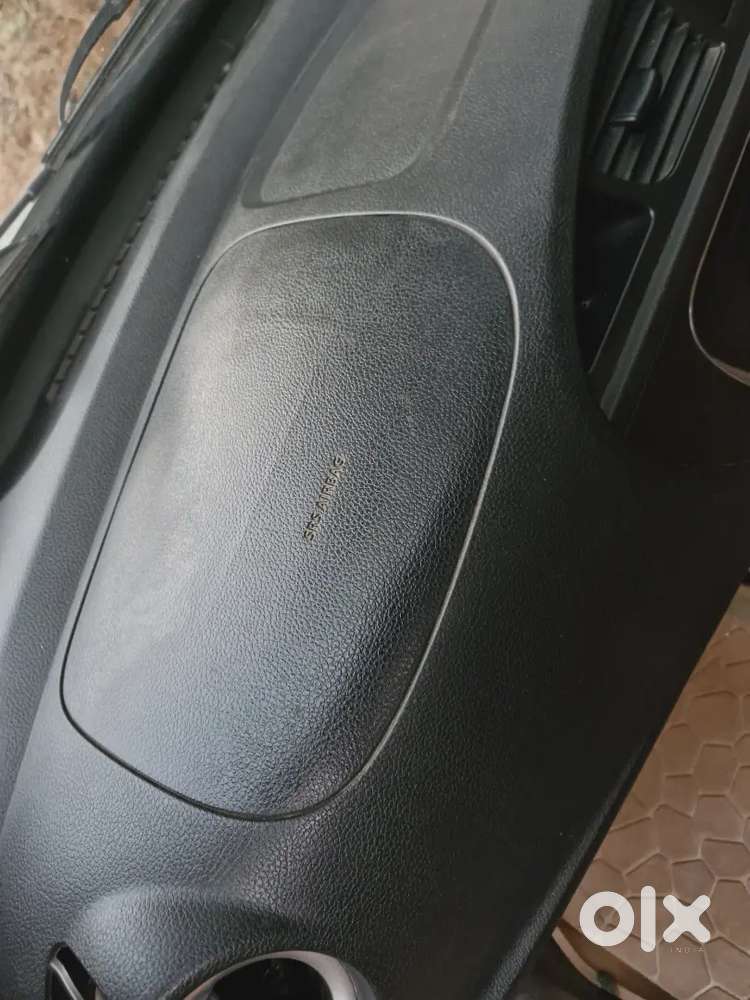 Abs:yes
Accidental :no
Air Bag: Two 
Service History: Yes