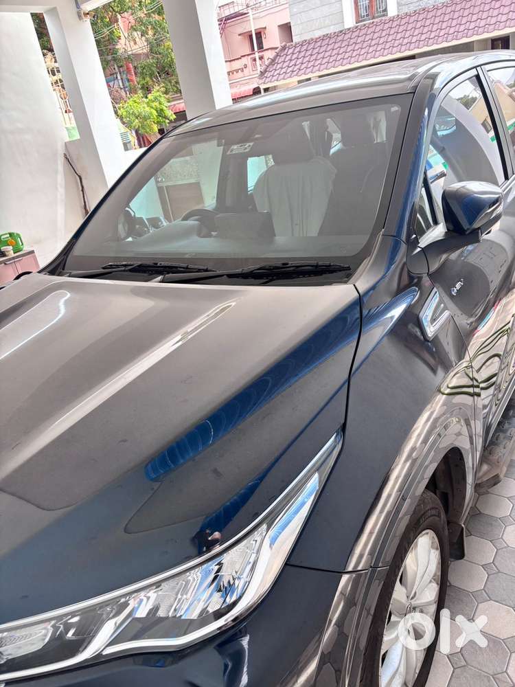 Toyota Innova Hycross 2025