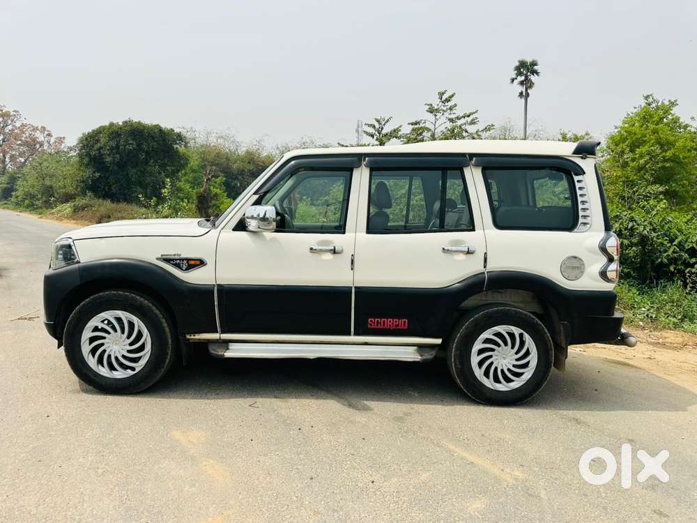 Mahindra Scorpio S4, 2016