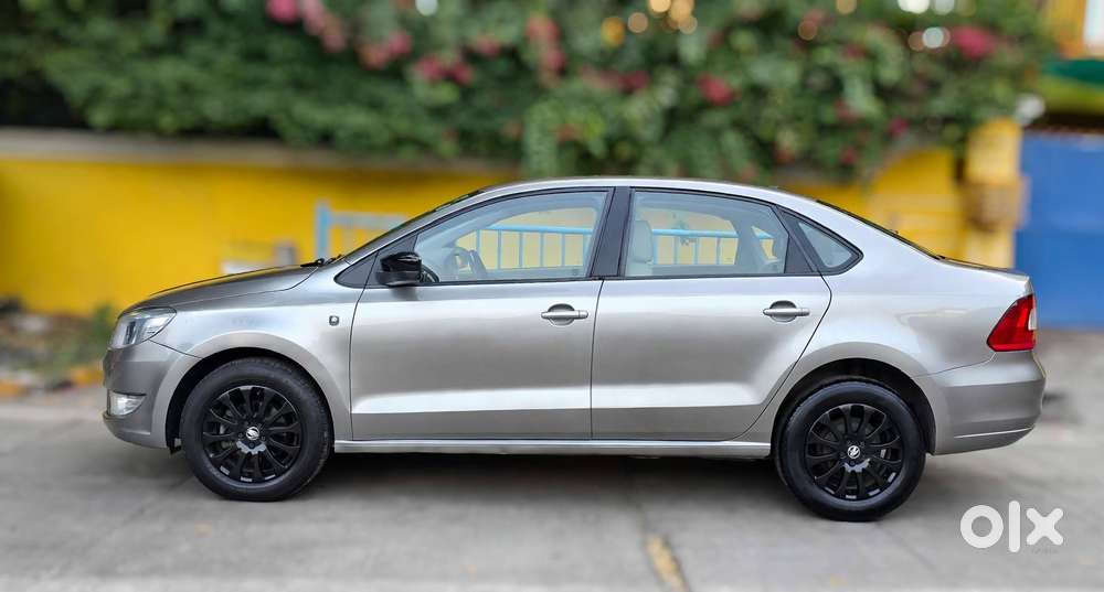 Skoda Rapid 1.6 Mpi At Elegance Plus Black Package, 2015, Petrol