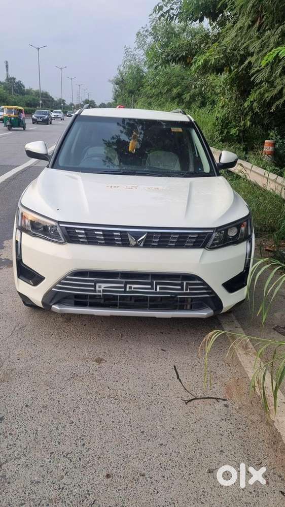 Mahindra Xuv300 2023 Diesel Well Maintained
