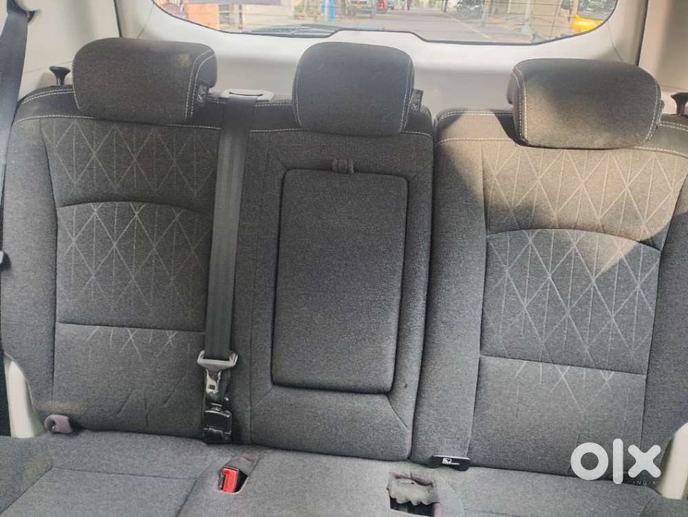 Mahindra Xuv 3xo Ax5 Pm Mt, 2024, Petrol
