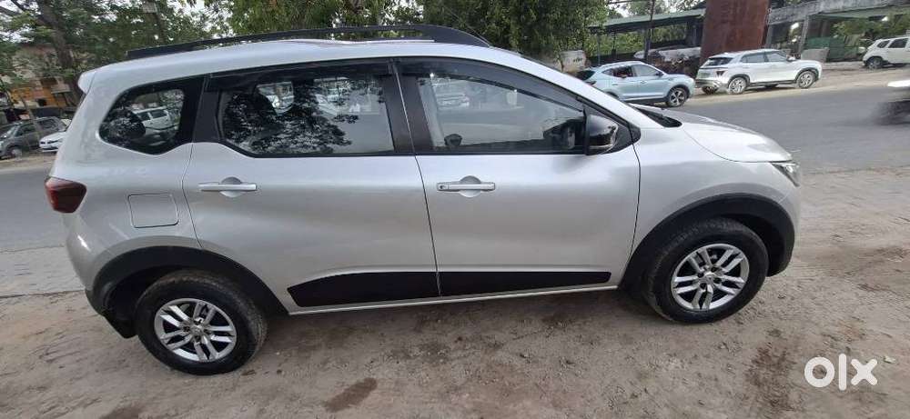 Renault Triber Rxt, 2022, Petrol