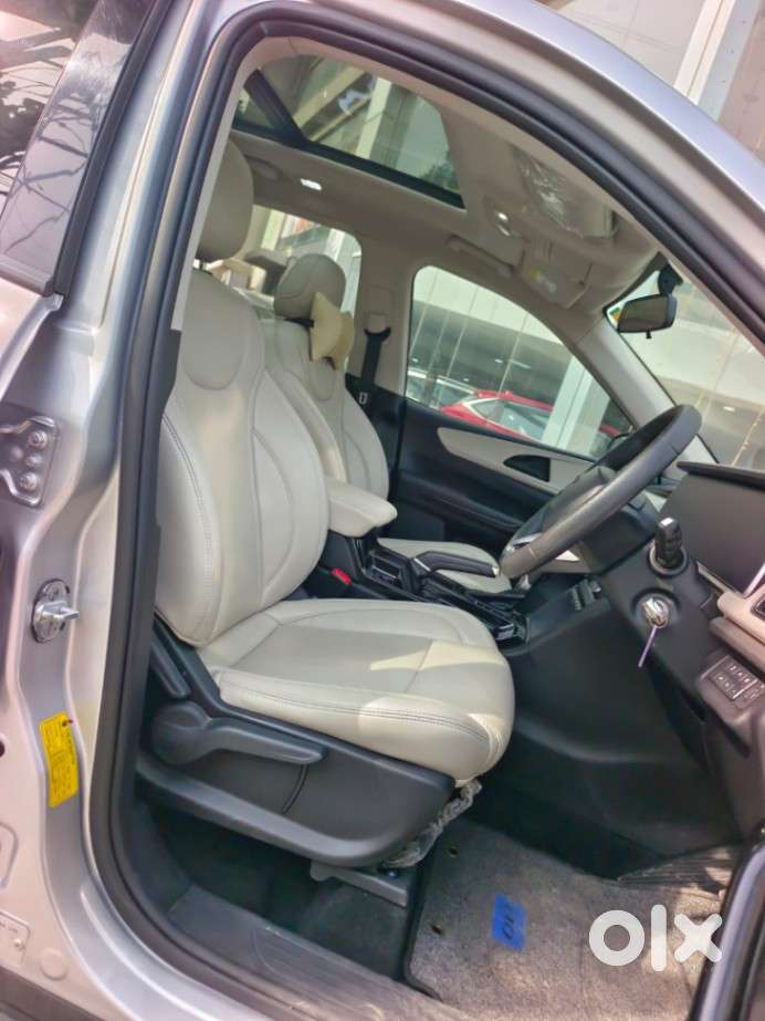 Mahindra Xuv700 2.2 Ax 5 Diesel At Str, 2022, Diesel