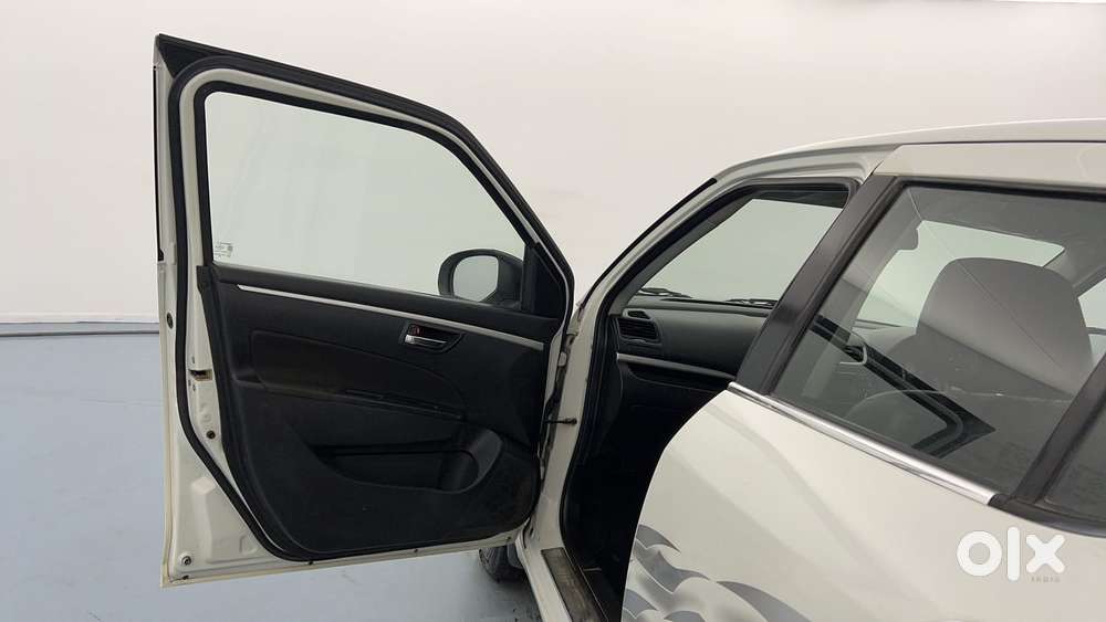 Maruti Suzuki Swift Vxi Optional, 2016, Petrol