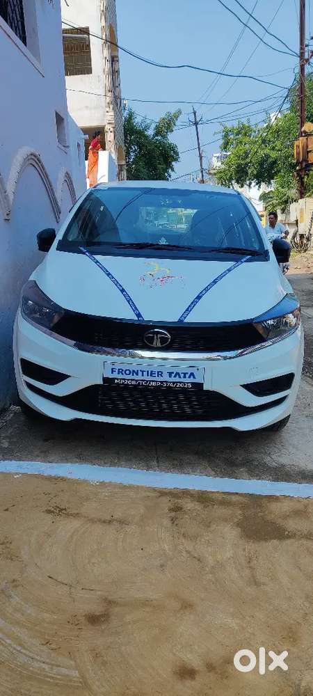 Tata Tiago 2025 Petrol 6900 Km Driven