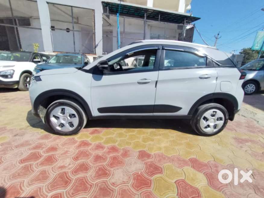 Tata Nexon, 2025, Petrol