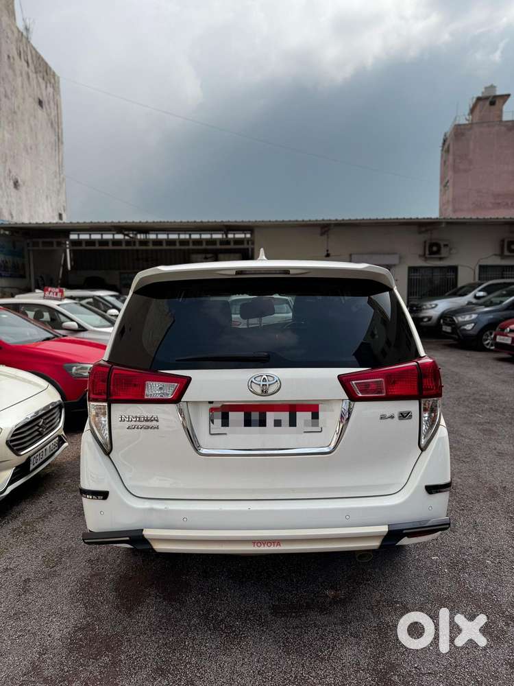 Toyota Innova Crysta [2020-ongoing] 2.4 Vx 8 Str, 2023, Diesel