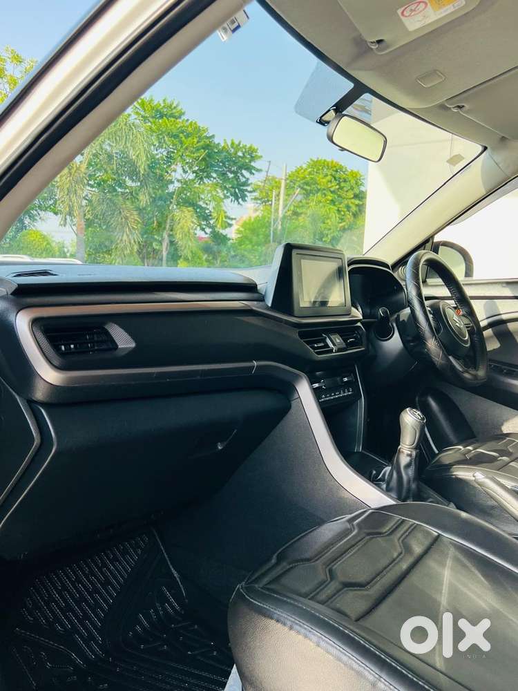 Maruti Suzuki Brezza 1.5 Vxi Smart Hybrid, 2022, Petrol