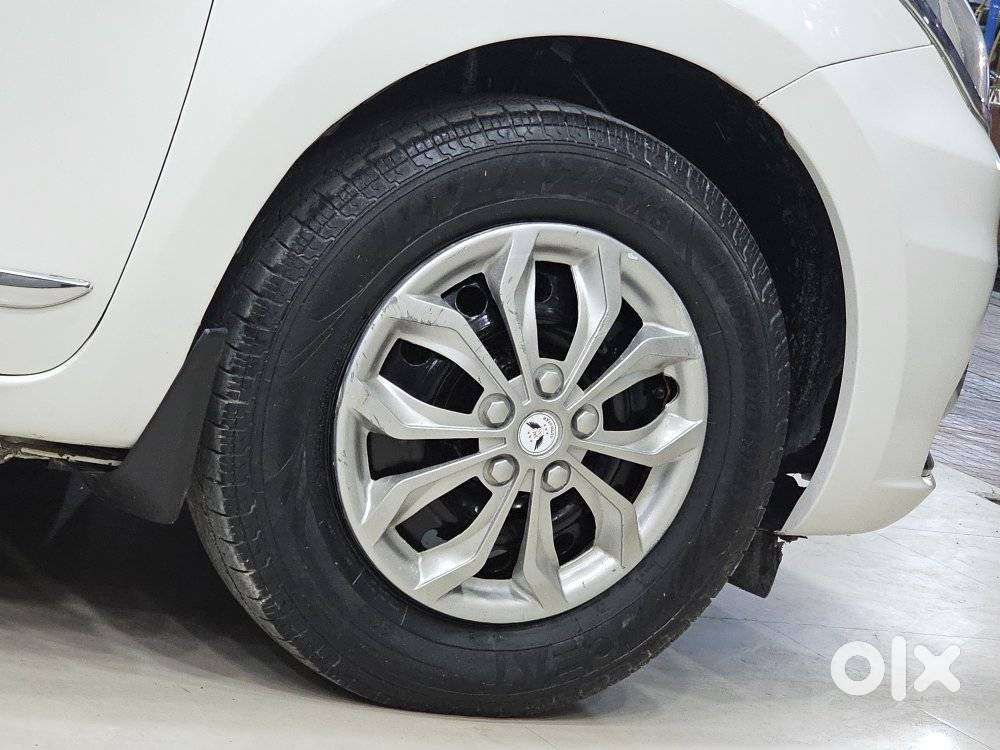 Maruti Suzuki Dzire Vxi Ags, 2022, Petrol