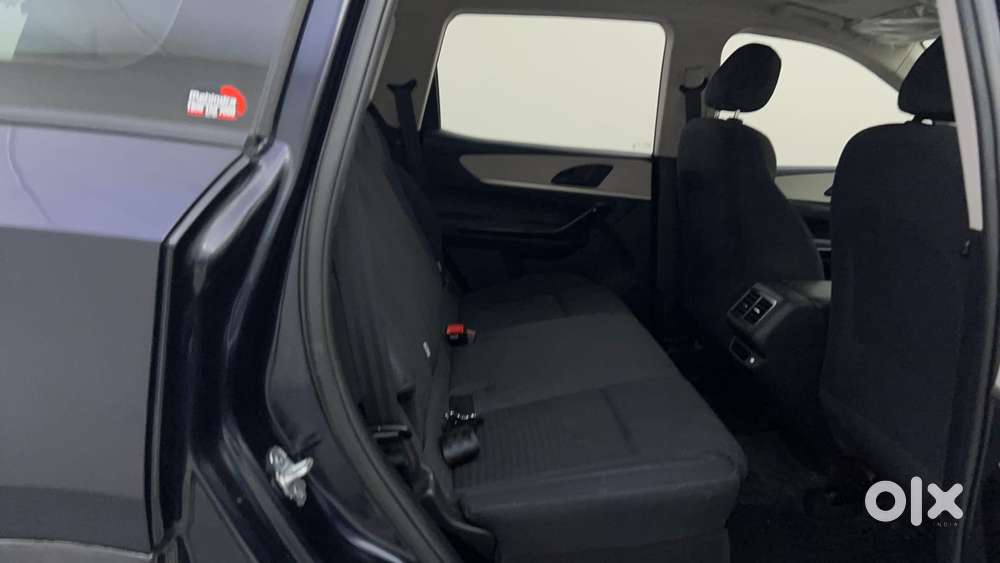 Mahindra Xuv700 2.2 Ax 5 Diesel At Str, 2024, Diesel