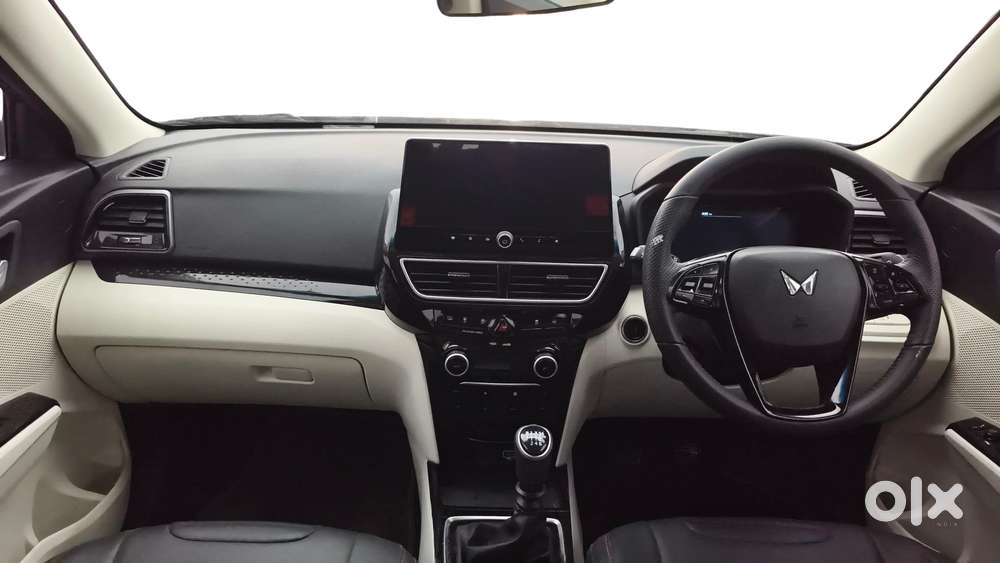 Mahindra Xuv 3xo Ax5 Pm Mt, 2025, Petrol