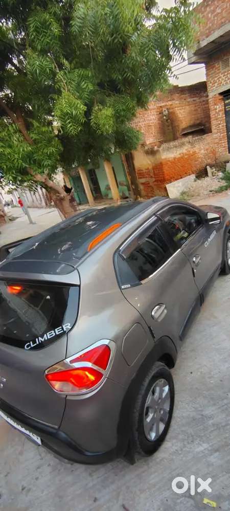 Renault Kwid Climber Rxt 2017  Grey + Orange Edition  Sporty Look