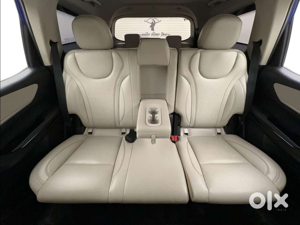 Mahindra Xuv700 2.0 Ax 7 Petrol At Str, 2023, Petrol