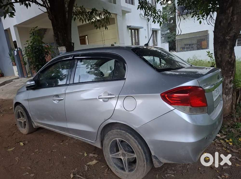 2016 model Hinda Amaze car for sale, car is in good condition.