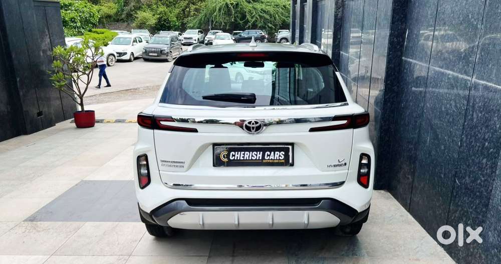 Toyota Urban Cruiser Hyryder 1.5 V Hybrid, 2023, Cng & Hybrids