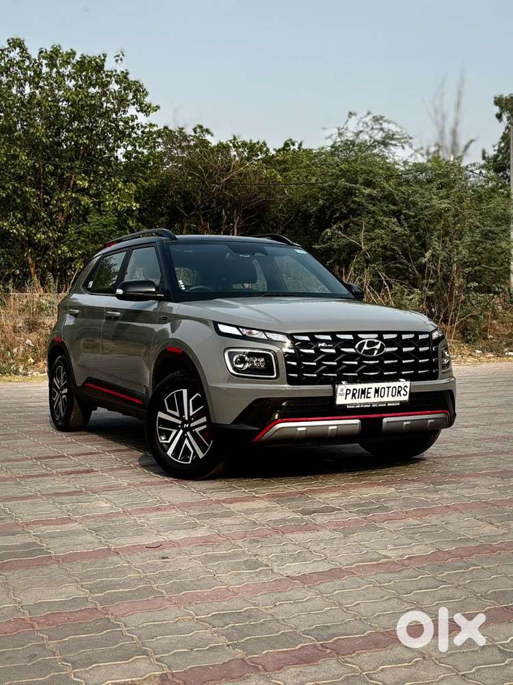 Hyundai Venue 1.0 Sx (o) Turbo Dual Tone, 2025, Petrol