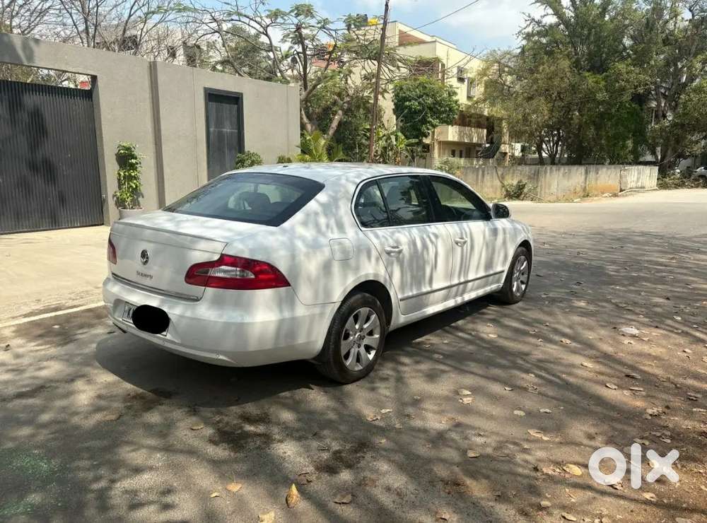 Limited Edition Skoda Superb Elegance 2013 - Manual