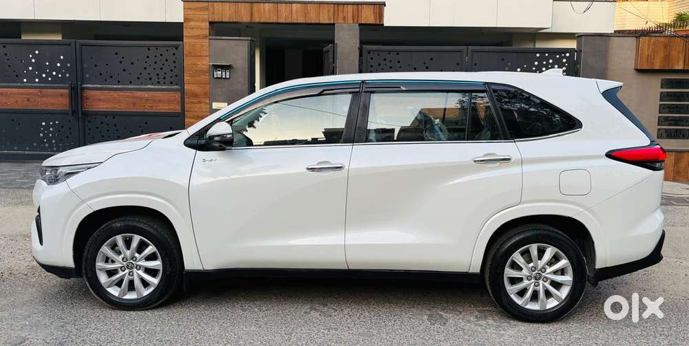 Toyota Innova Hycross 2.0 Vx (o) Hybrid 7 Str, 2025, Petrol