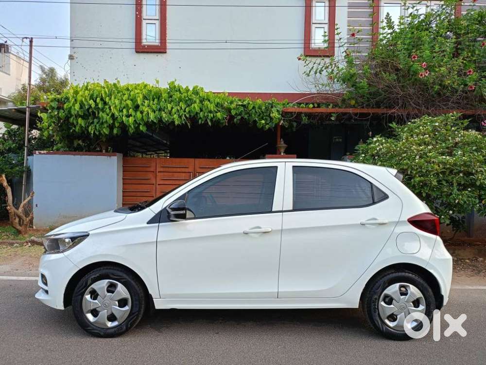 Tata Tiago 1.2 Revotron Xt (o), 2022, Petrol