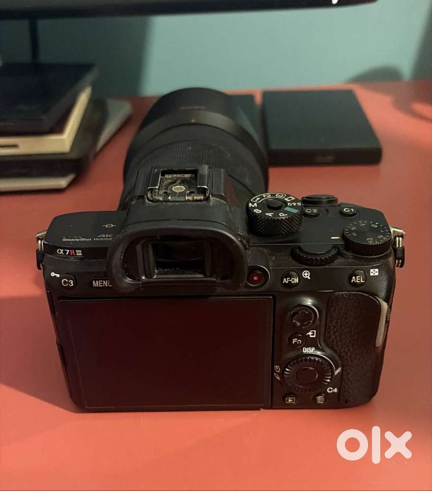 Sony a7R III Mirrorless Camera