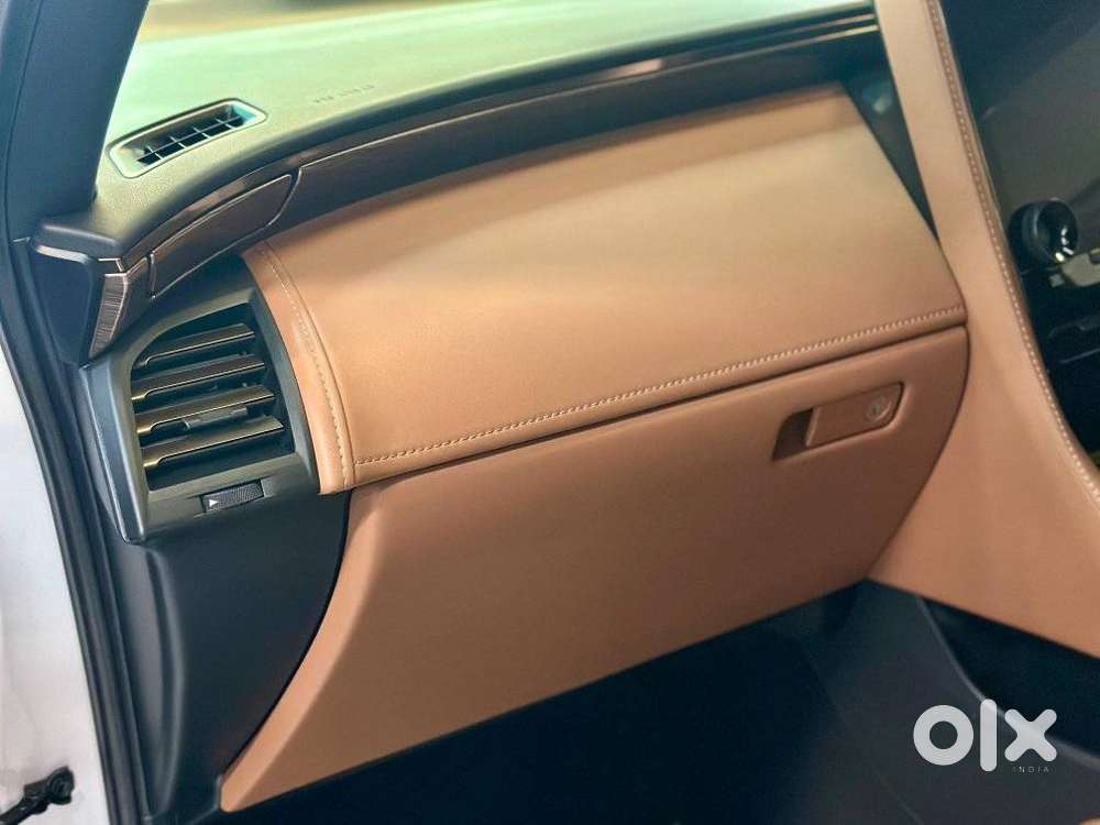Toyota Vellfire Vip – Executive Lounge, 2024, Petrol