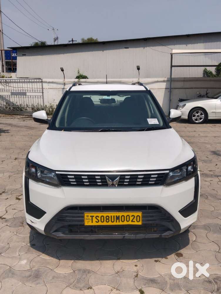 Mahindra Xuv300 1.2 W6 Amt Petrol, 2023, Petrol