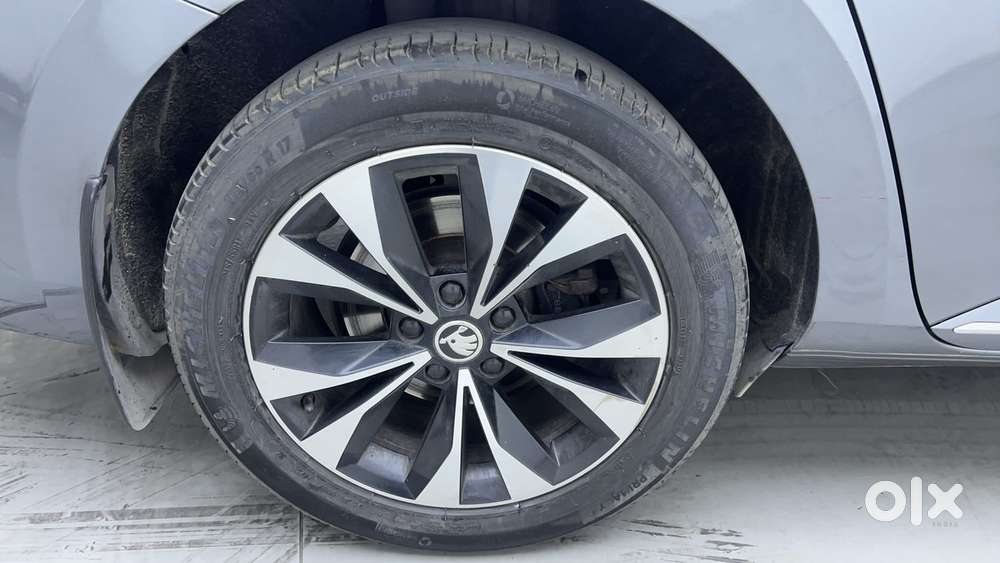 Skoda Superb L&k 1.8 Tsi At, 2022, Petrol