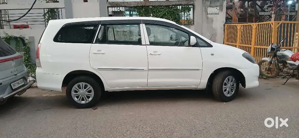 Toyota Innova 2012 Diesel 710000 Km Driven
