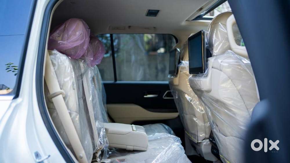 Toyota Land Cruiser Vxr V8 Petrol, 2025, Petrol