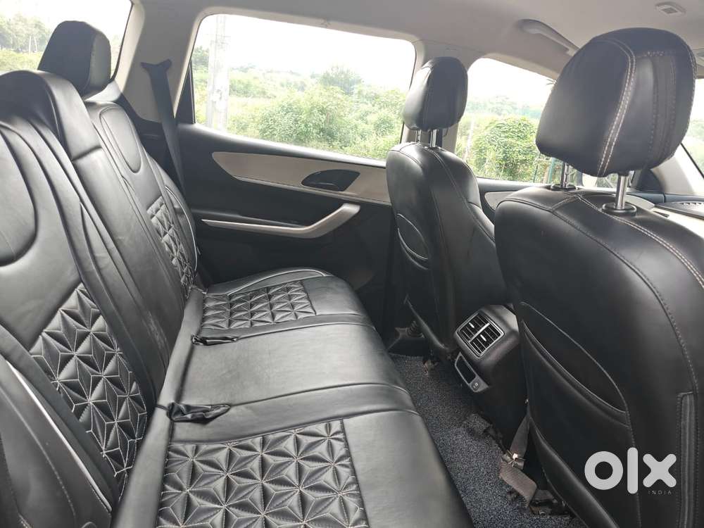 Mahindra Xuv700 Ax 3 Petrol Mt 5 Str (e), 2022, Petrol
