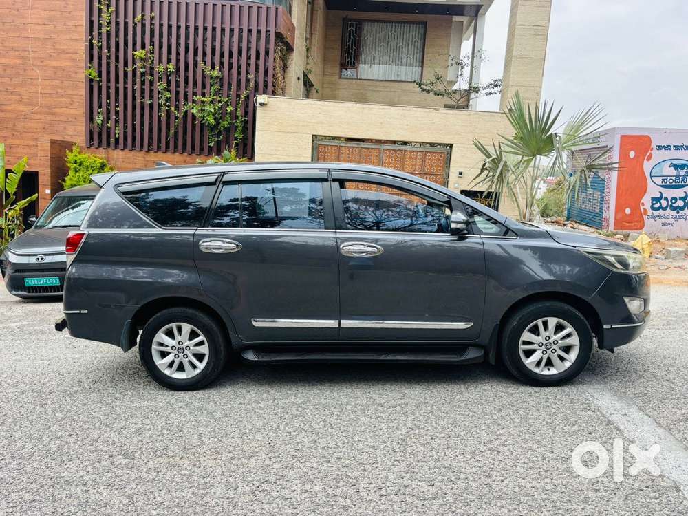 Toyota Innova Crysta 2.4 V 8 Str, 2016, Diesel