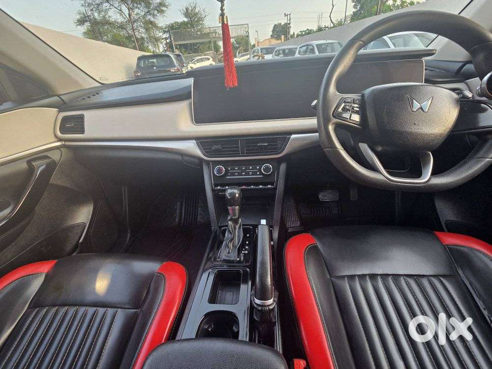 Mahindra Xuv700 2.2 Ax 5 Diesel At 7 Str, 2022, Diesel