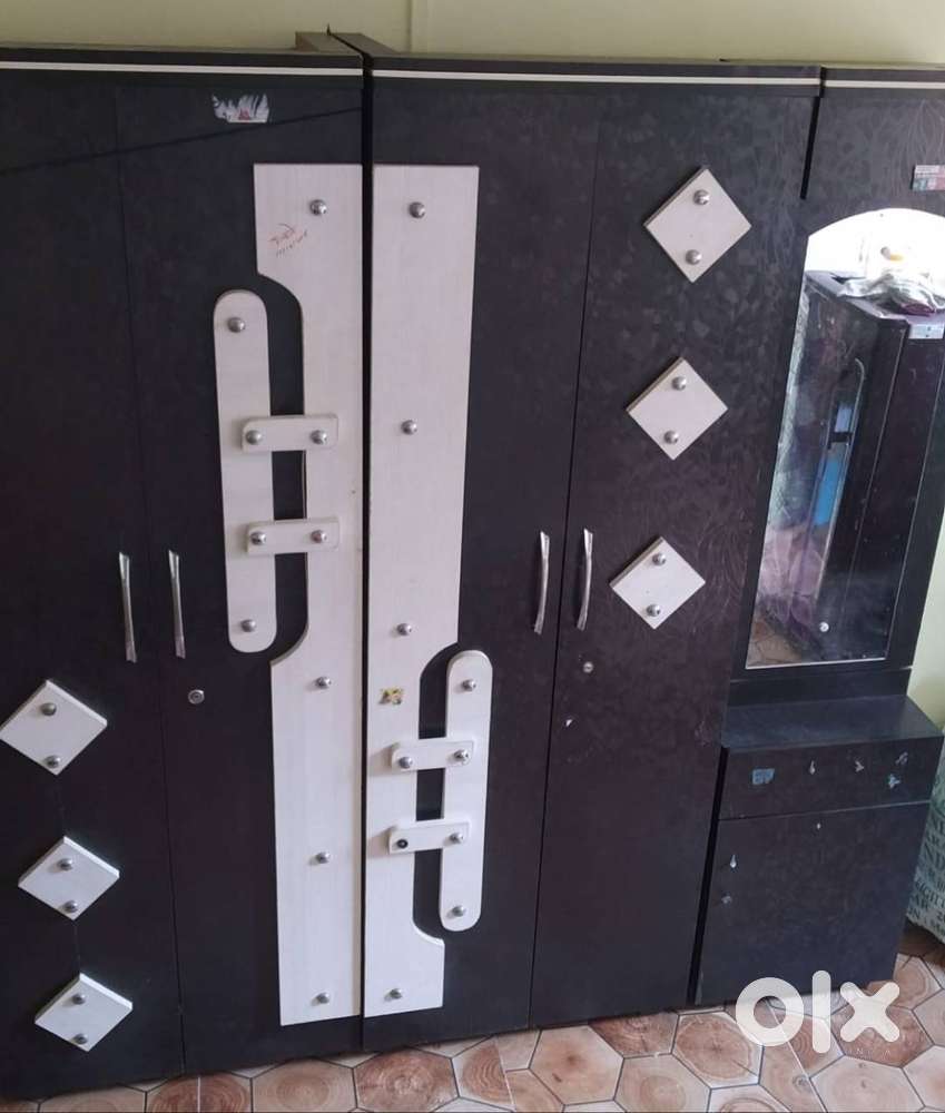 Large Wooden Wardrobe / Almirah with Mirror &ndash; Good Condition