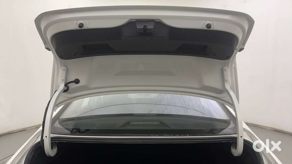 Skoda Slavia Style 1.0l Tsi At, 2022, Petrol