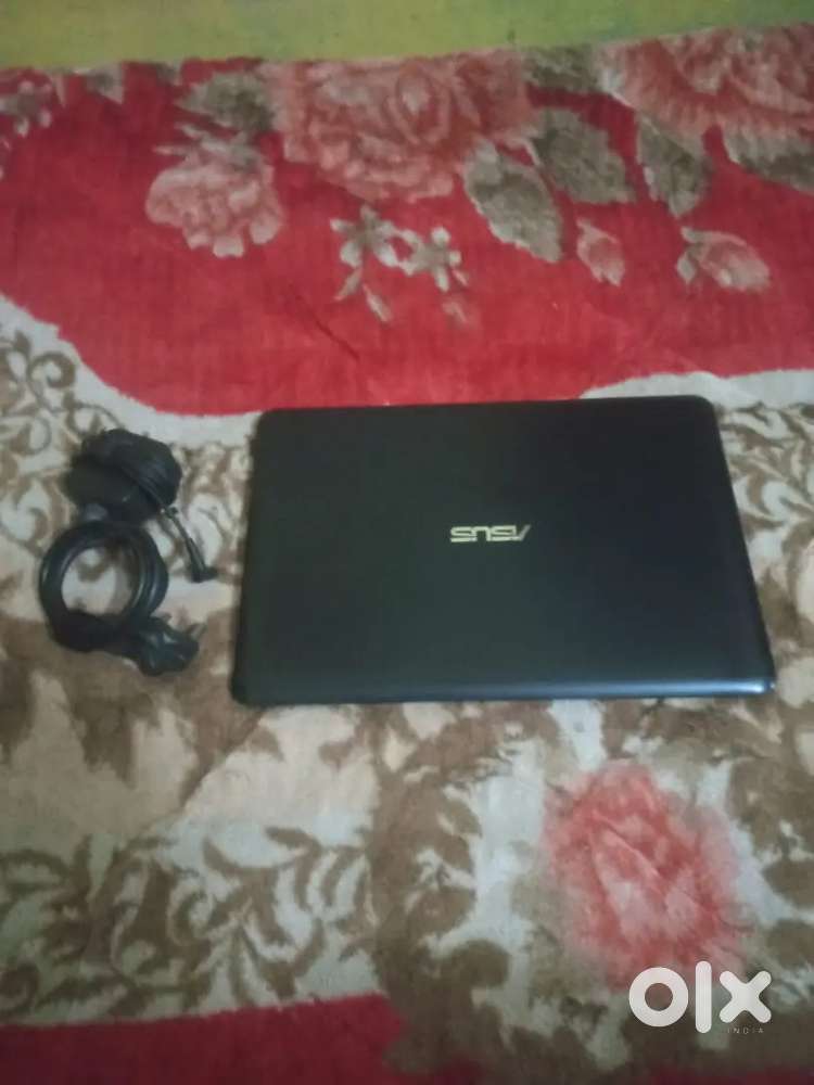 Asus Vivobook E14  4Ram and internal 256
